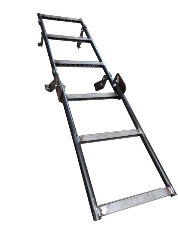 Aufstiegsleiter ausgeklaptt